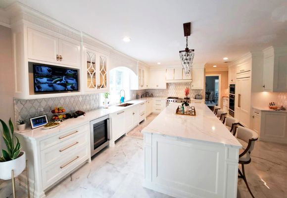 Custom transitional kitchen with bronze sconces.
New Jersey.