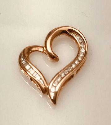 Beautiful rose gold heart pendant!