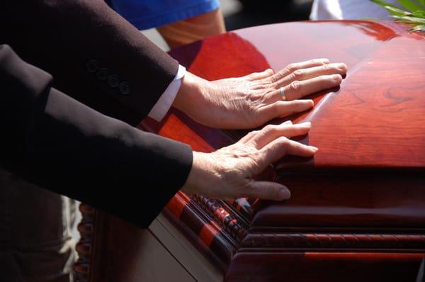 Local Cremation provides full service funerals and simple graveside services.