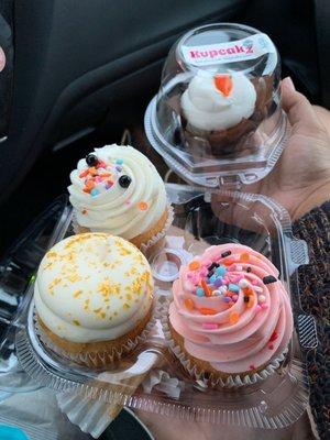 Vegan and gluten free carrot cupcake, Very Strawberry, Lemondrop, Wedding Cake (not seen but eaten ), and a freebie.