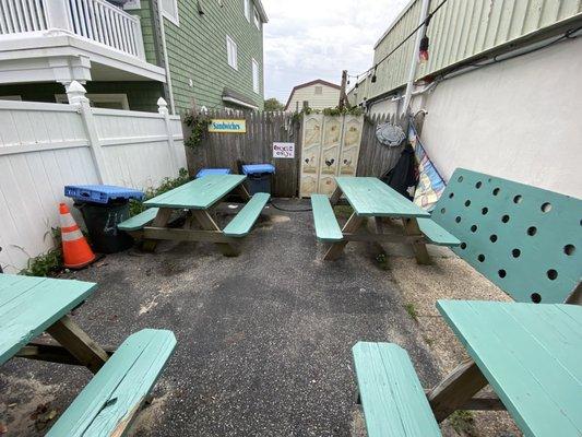 This the their dining room. It's a back ally, next to several open trash cans with the smell of rotten fish!