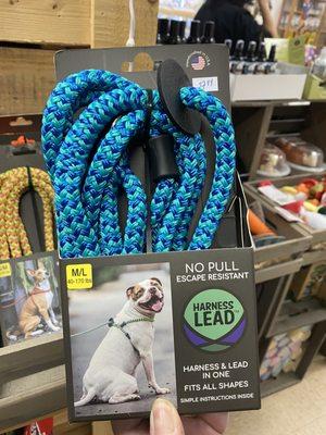 No pull escape resistant harness lead