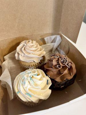 Vanilla, churro and chocolate cupcakes