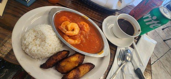 Camarones en salsa, rice, black beans. It was excellent.