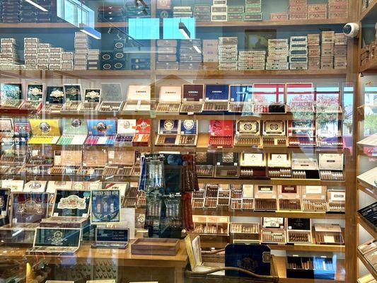 Very well organized, stocked humidor!