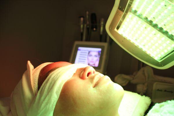 LED light therapy: Yellow light
 stimulates elasticity and collagen in your skin, and gives you that natural glow.