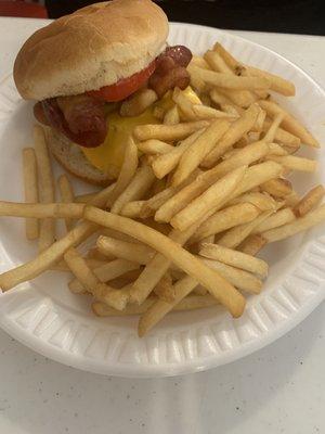 Bacon cheeseburger with fries