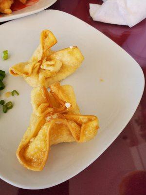 Cream cheese wonton. Very good!