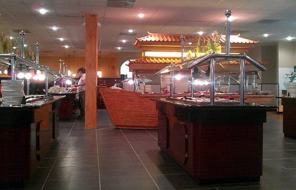 Huge selection - classic Chinese, Mongolian grill and sushi station.