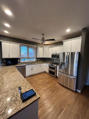 Oak cabinet transformation in Chantilly Lace with a Chelsea Gray accent