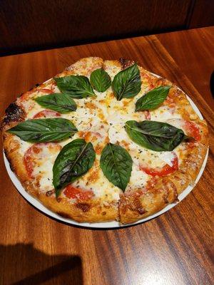 Caprese pizza