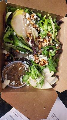 Pear gorgonzola salad