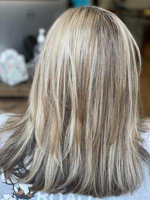 Blonde highlights on this beauty!