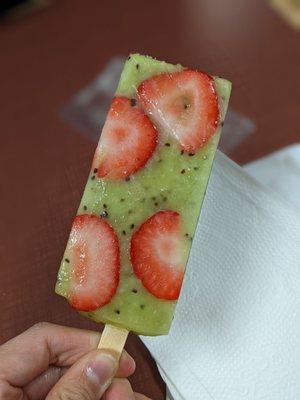 Kiwi strawberry popsicle