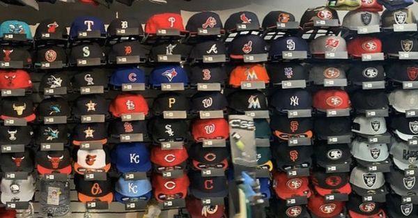 Great selection of NBA, NFL and MLB fitted and Snapback New Era Hats