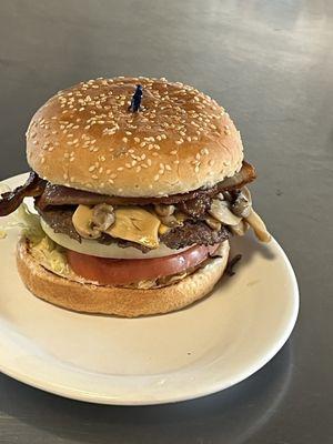 Bacon Cheese Burger w/ Grilled Mushrooms