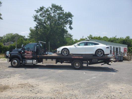 TESLA CAR TOW