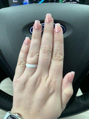 Neutral pink nails