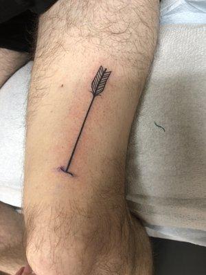 An arrow to the knee   @lewishesstattoo