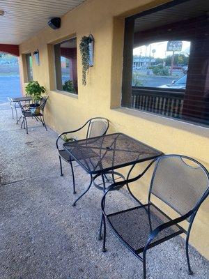 Outdoor seating. Not sure if you can eat here, but you could definitely wait for a table here