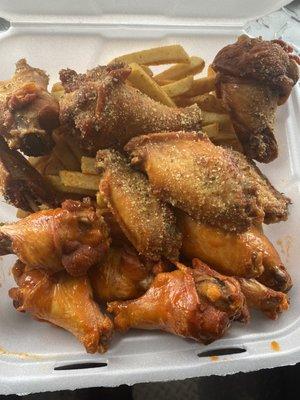 10 Chicken wings with half sweet and spicy and half garlic Parmesan with side of fries.