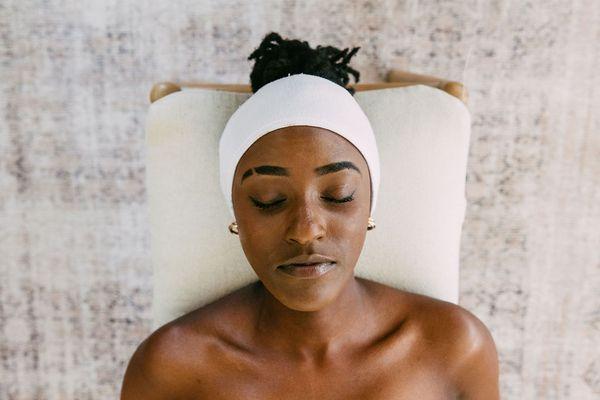 Now Offering Express Facials!
Treat yourself to...  30-Minute Bliss ‍ Deep Cleanse
‍ Gentle Extraction
 Relaxing Mask