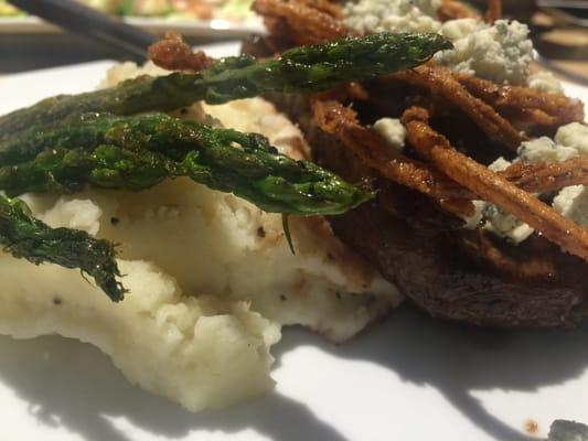 NY strip with mashed potatoes and asparagus