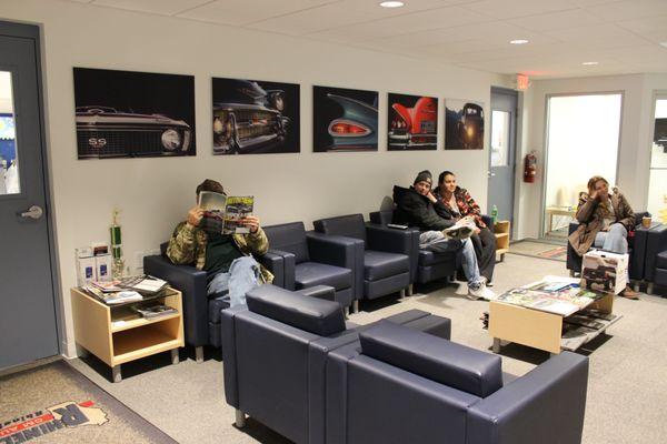 Rhinelander GM Auto Group Lobby.

Chevrolet, Buick, GMC and Cadillac