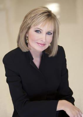 Gwen Maxwell, MD, FACS - Board Certified in Plastic Surgery