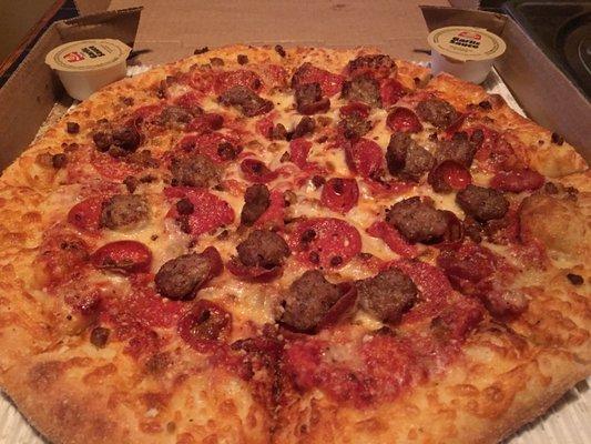 Large Ultimate Magnifico (2 types of both sausage and pepperoni).