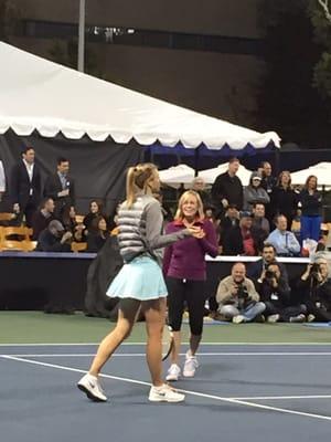 Maria Sharapova & Chelsa Handler on the tennis court