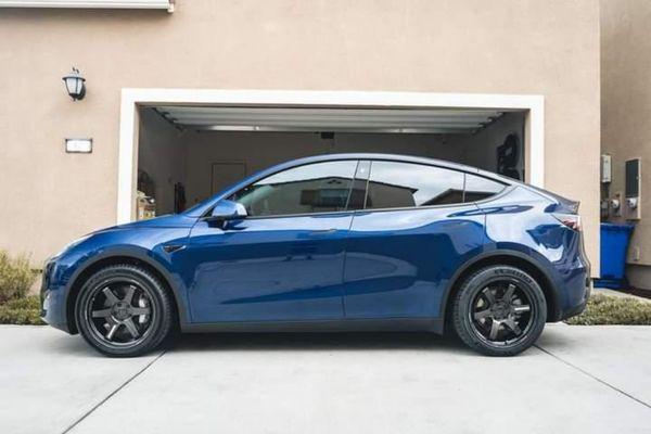 TE37 on a Model Y. 20x9.5 front 20x10.5 rear. 
265/40R20 and 295/35R20 Michelin Pilot Sport 4s