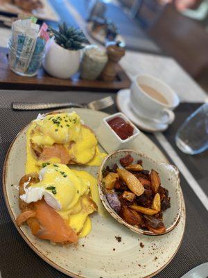 Smoked salmon Benedicts