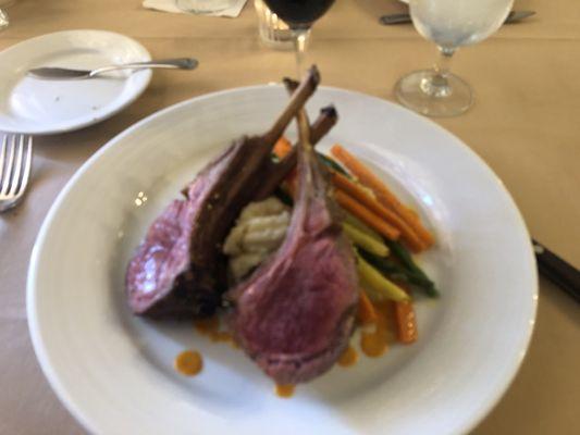 Rack of lamb with garlic mashed potatoes and vegetables