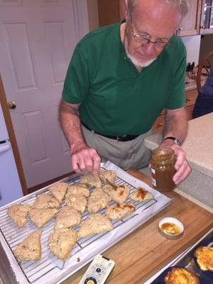 Apple scones with caramel