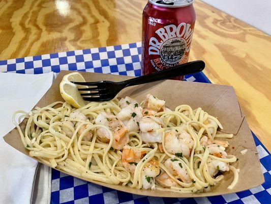 Absolutely delicious shrimp scampi linguine - would definitely order again.