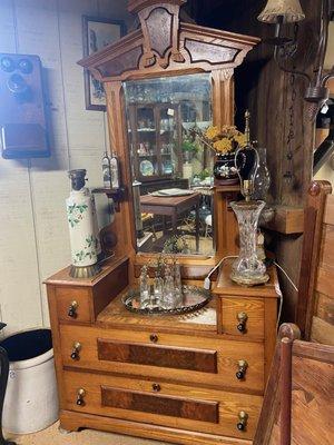 Willowcreek Antiques & Interiors