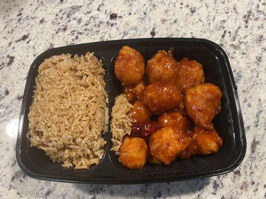 General Tso s Chicken lunch special with fried rice and spring roll