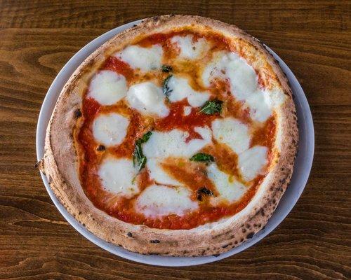 Margherita Pizza
homemade dough, San Marzano D.O.P. tomato sauce, fior di latte mozzarella, organic basil, evoo