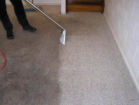 Our high powerd truck mounted carpet cleaning in action....