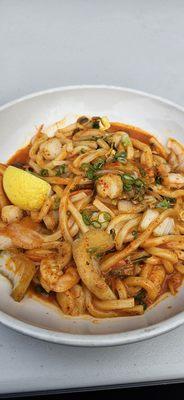 Spicy seafood Yakiudon