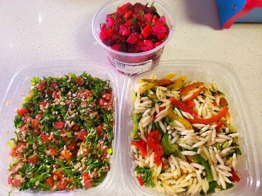 Many vegetarian pre-made salad options!