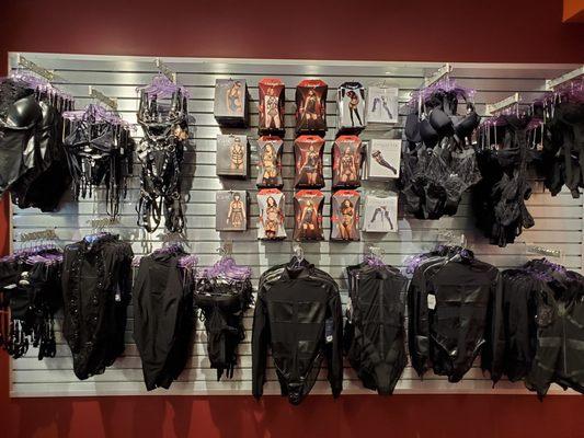 Leather accessories & clothing