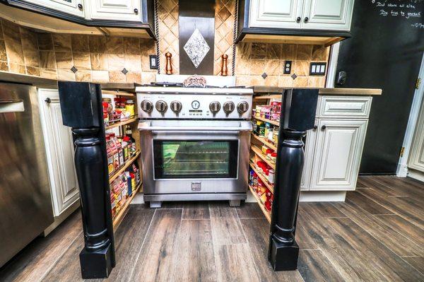 Charleston White with Black Distressed Cabinets / Cambria Bellingham Island with Lagos Azul Perimeter (Quartz)