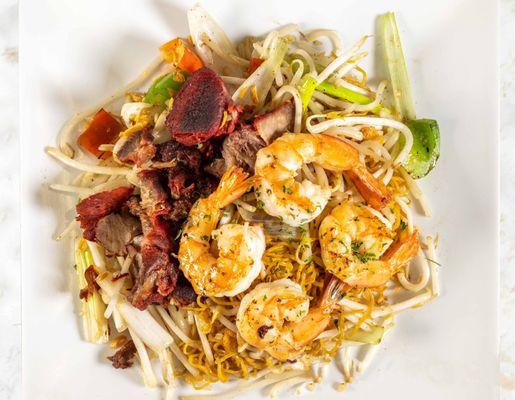 Soft Stir fry - Egg Noodles Stir Fried with Bean Sprouts, Leeks, Char Siu and Shrimp