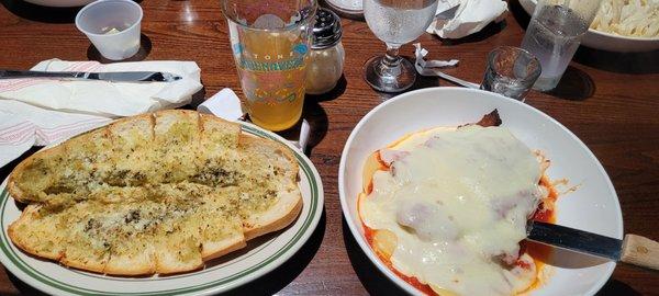 Ravioli w/veal parmigiana, and garlic bread.