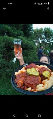 Enjoying macncheese hot chix in the park!