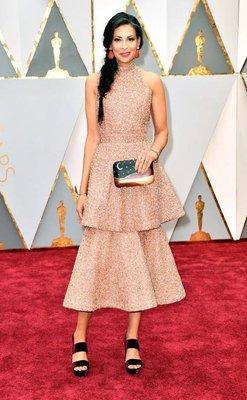 Stacy London looking gorg with her GG tan for the Oscars!