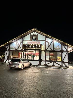 Huddle House exterior