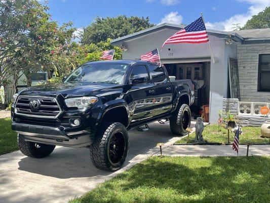 This is my 2019 Tacoma that Champion 4x4 Installed a 6" lift kit tire's and rims  Very pleased